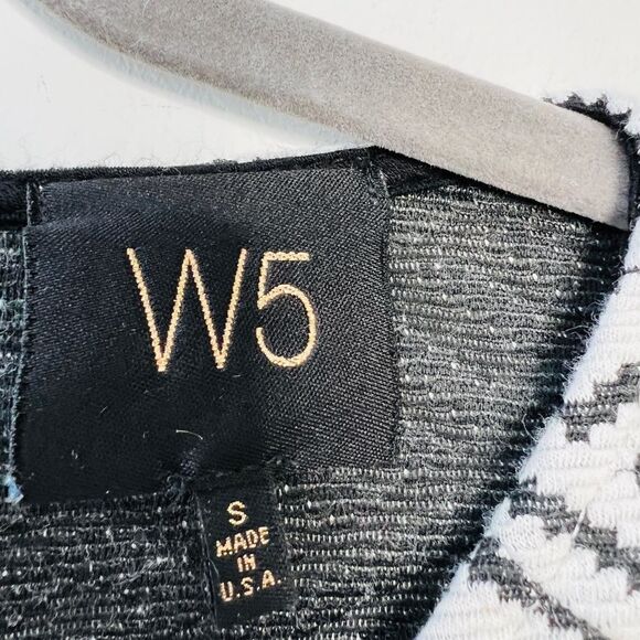 W5 Top Abstract Stripes White Black Small - Picture 4 of 10